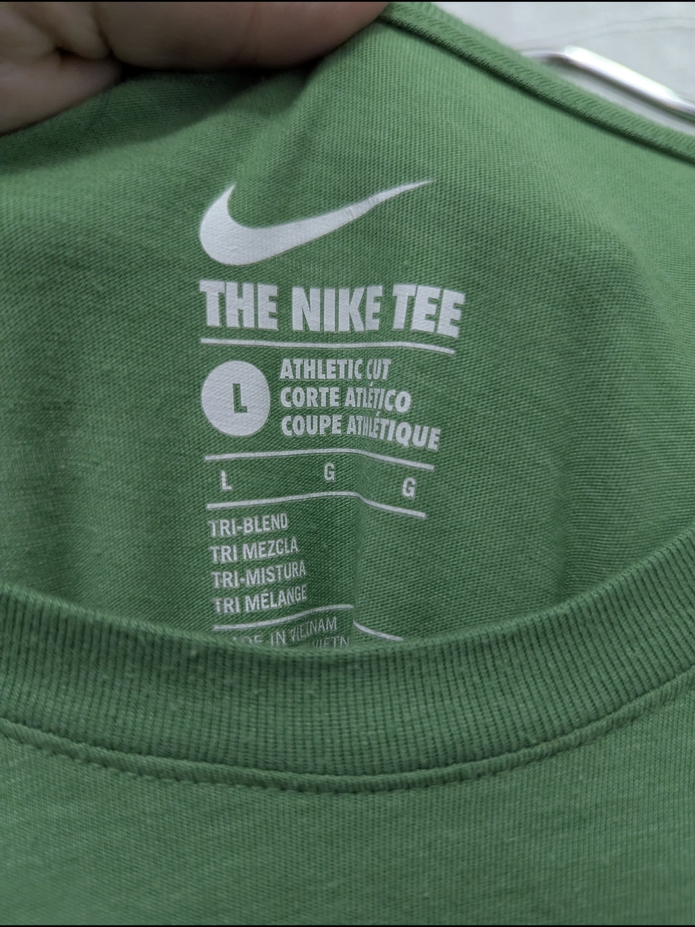 Nike Men’s Green 'The Pick' Graphic T-Shirt - Picture 5 of 12